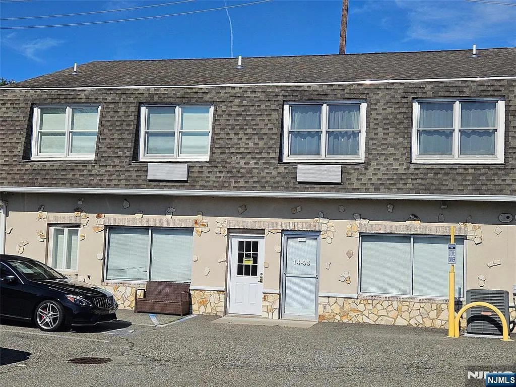 1 bed, 1.0 bath, $2,100 — Photo 3