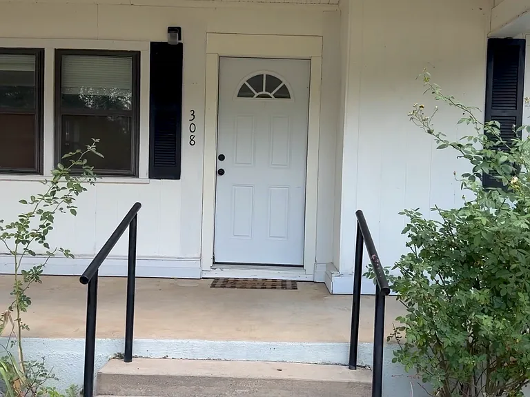308 N Connellee Ave — Photo 1