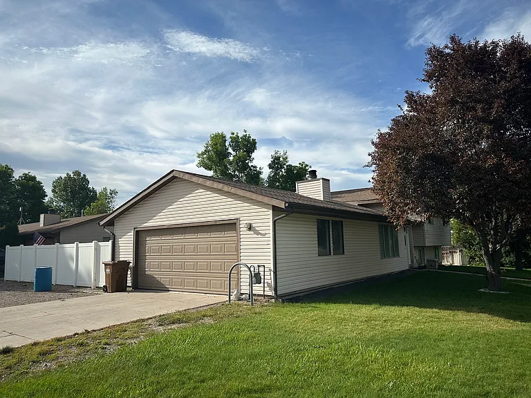 5801 Eden St — Photo 3