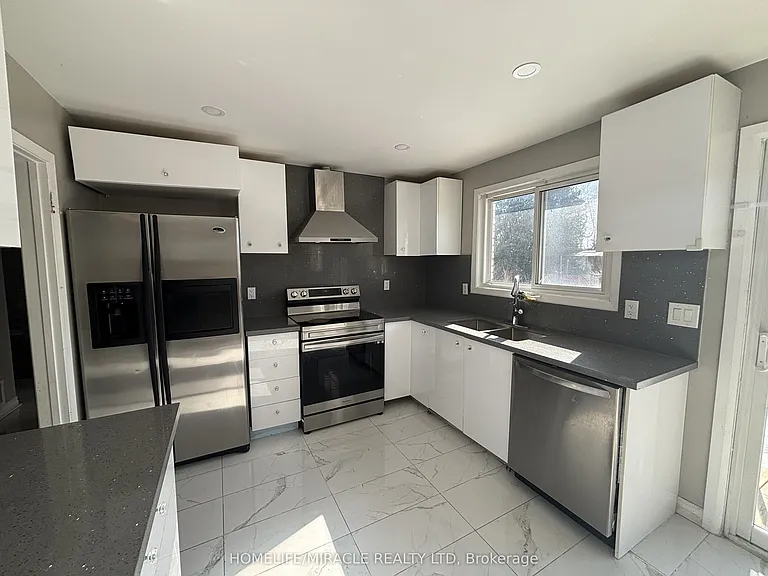 219 McMurchy Ave S #MAIN — Photo 8