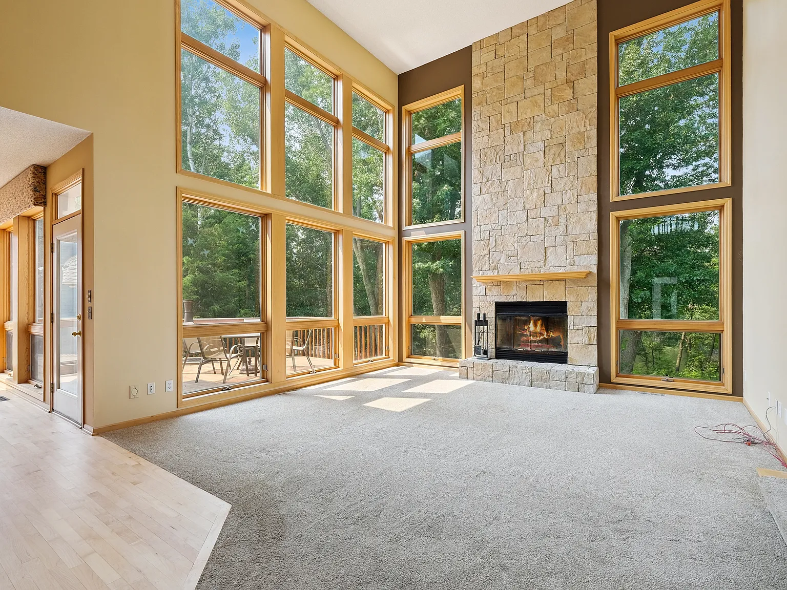 5 bed, 3.5 bath, 4158 sqft, $7,500 — Photo 2