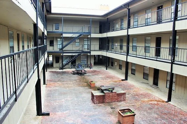 2401 Leon St #200 — Photo 10