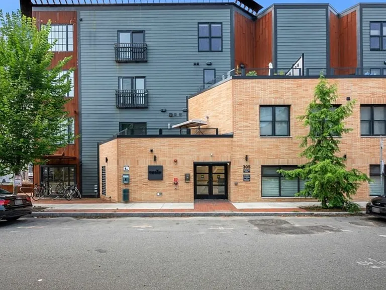 305 Webster Ave — Photo 1