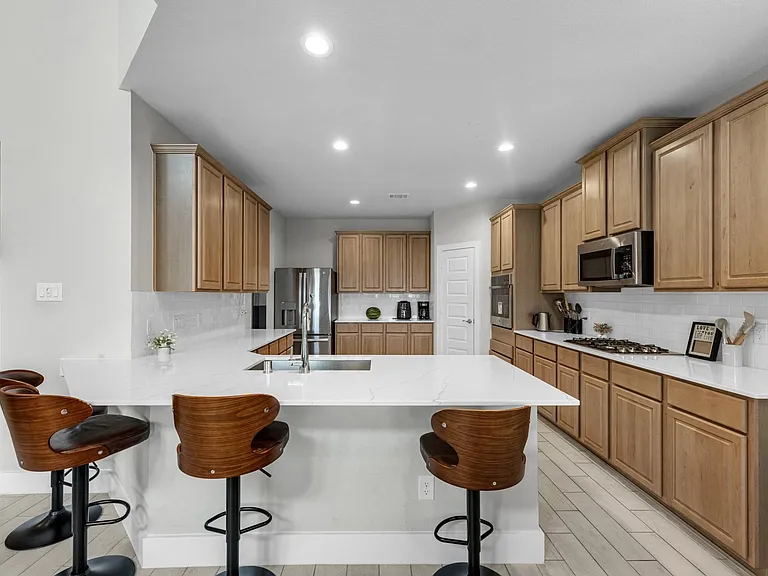 1569 Sunrise Gables Dr — Photo 12