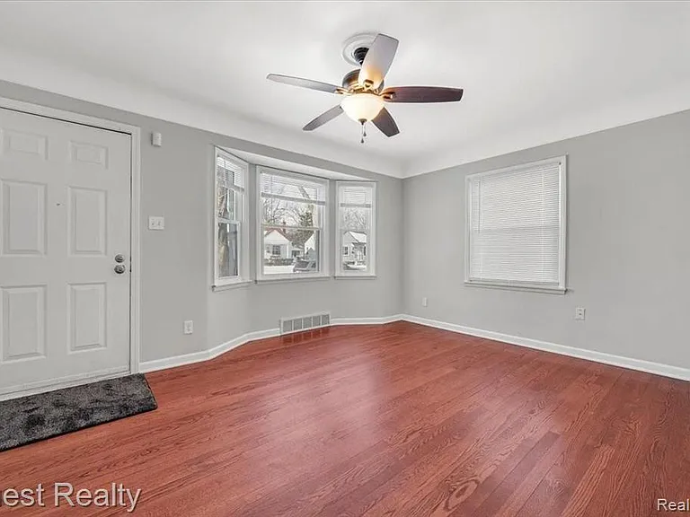 3846 Prairie Ave — Photo 9