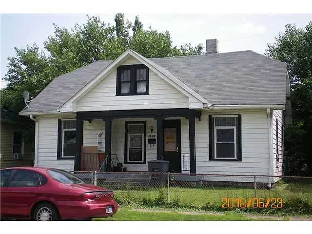 1725 E Maryland St photo 1