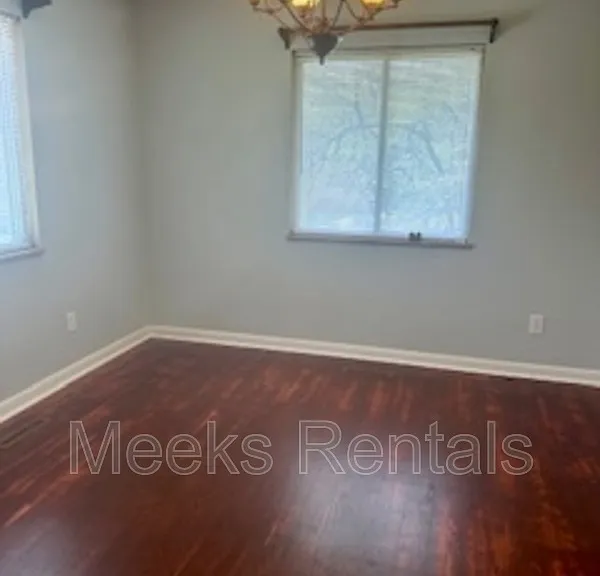 1118 Montrose Dr — Photo 11