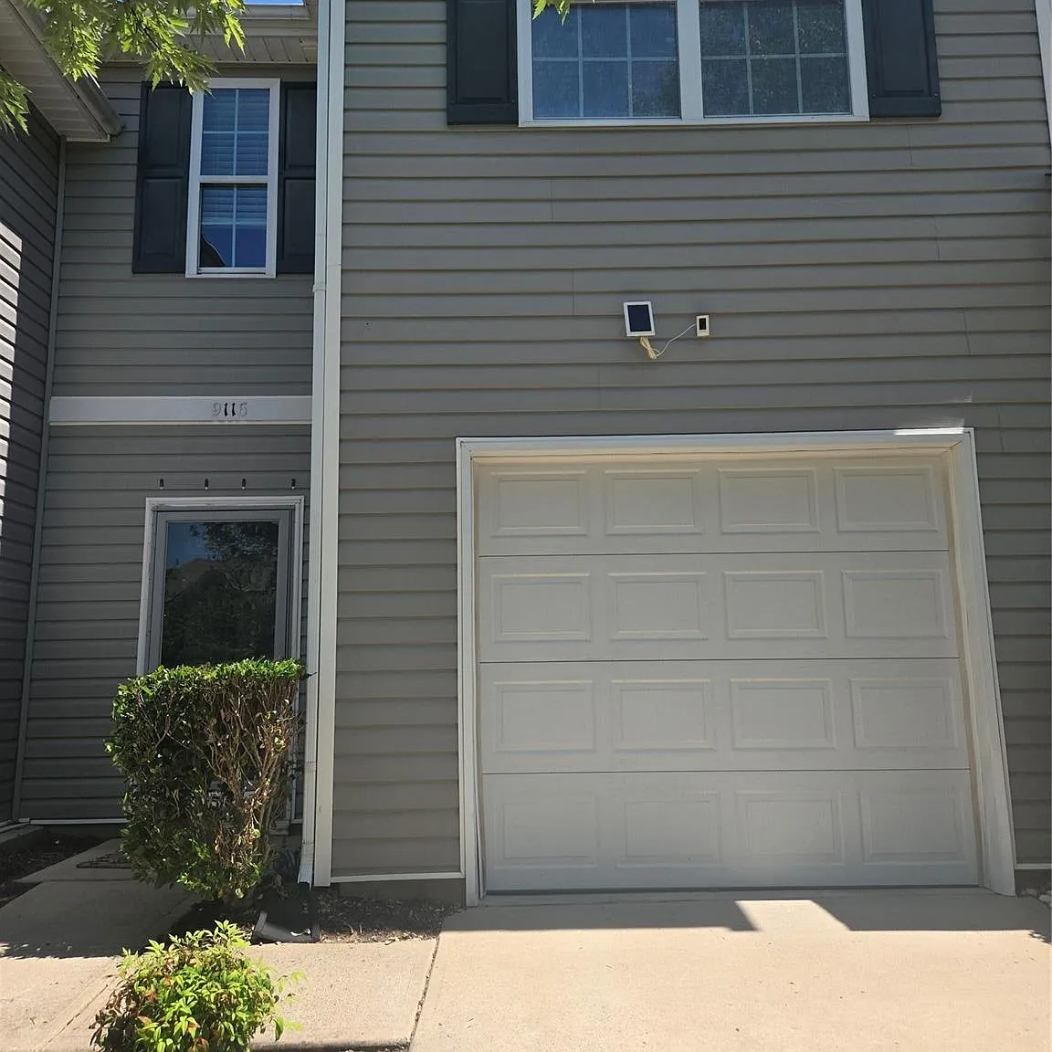 3 bed, 2.5 bath, $1,800 — Photo 1