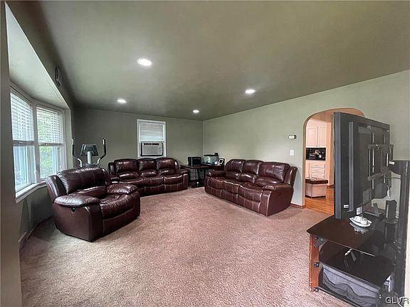 5th image of 3716 Haupt St