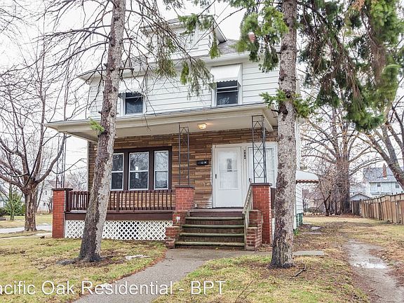 2nd image of 844 W 22nd St