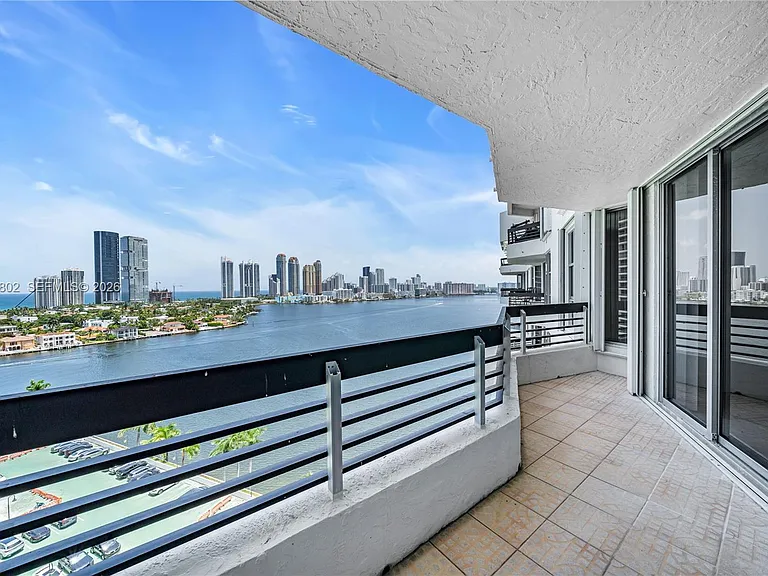 3600 Mystic Pointe Dr #1816 — Photo 26