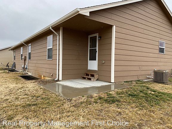 3rd image of 1157 W Maywood St