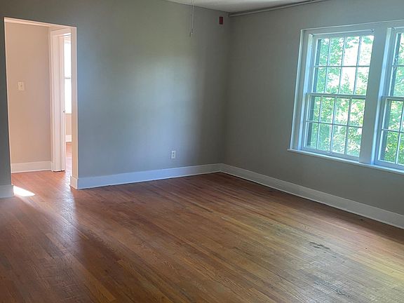 2nd image of 3328 N Broadway St #204