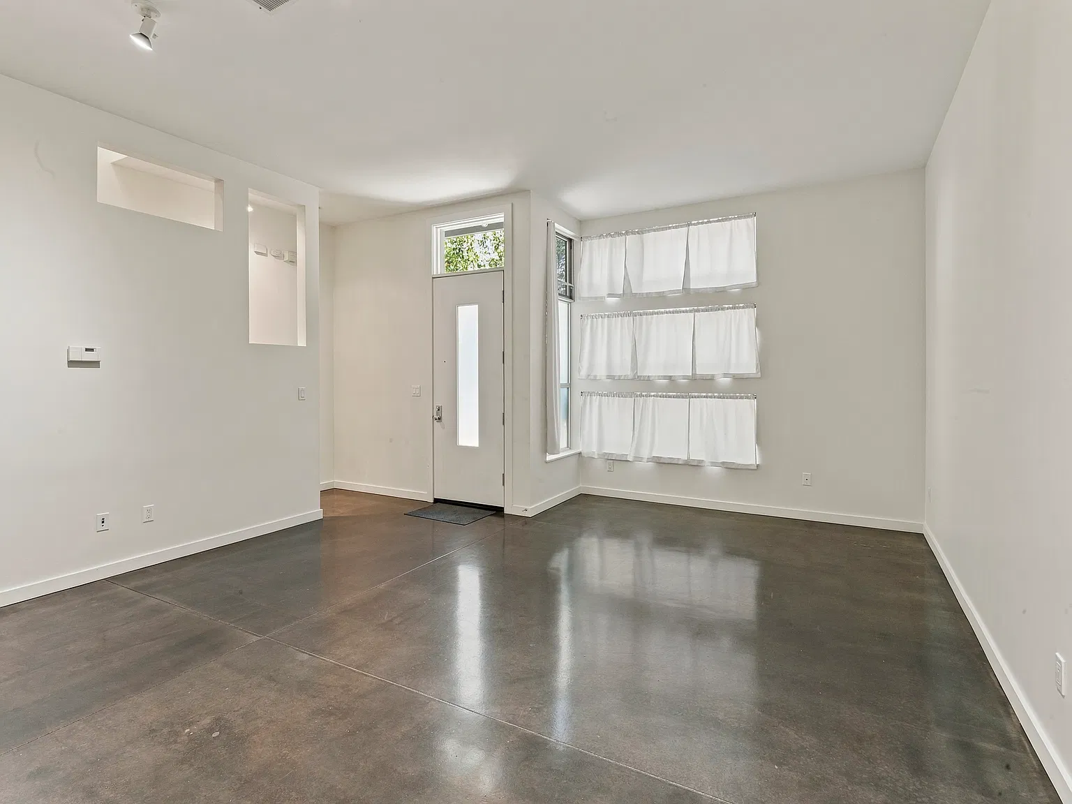 1 bed, 965 sqft, $2,950 — Photo 1
