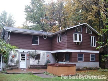 2nd image of 8 Stonehedge Ave