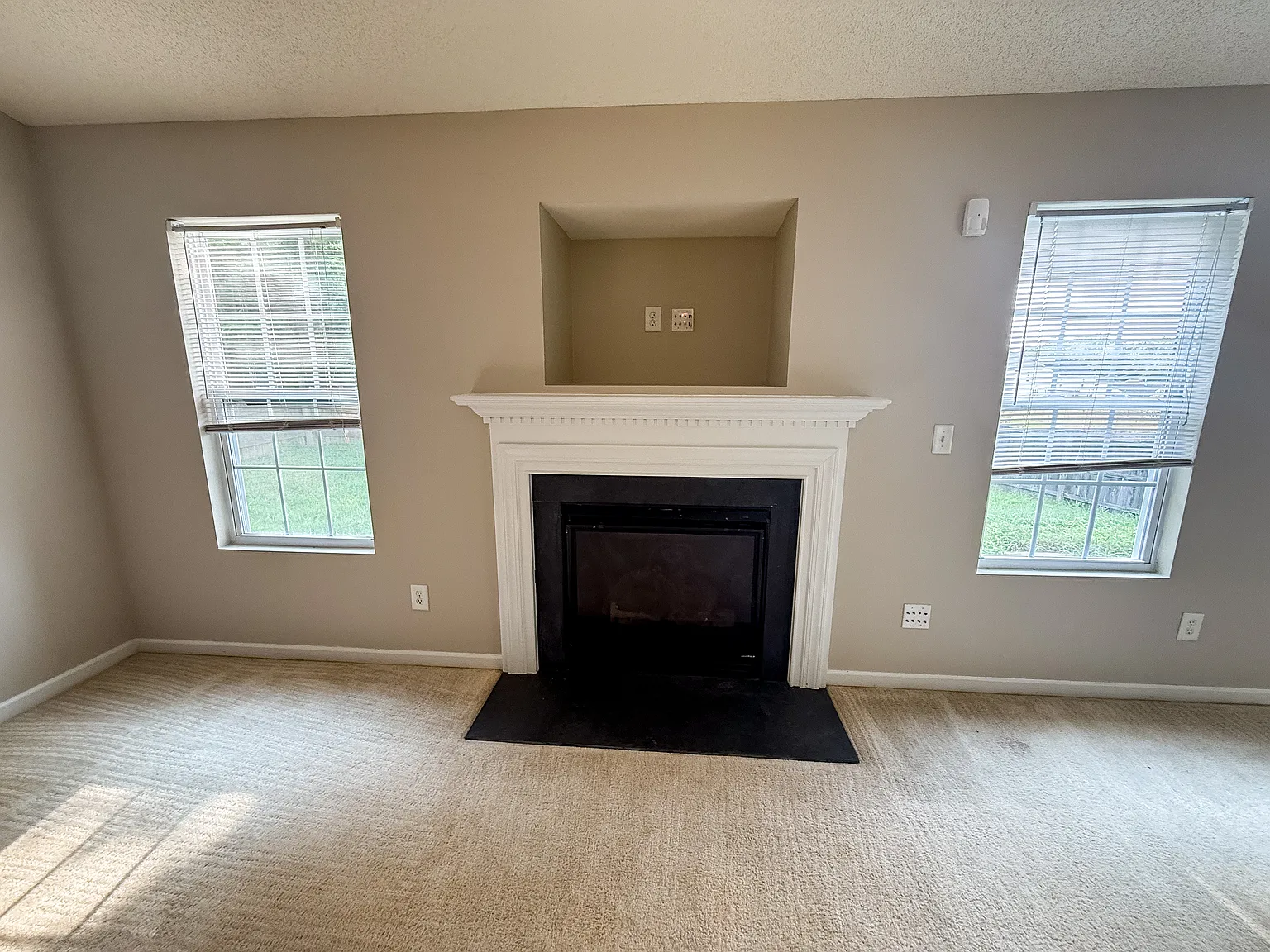 4 bed, 1792 sqft, $2,400 — Photo 4