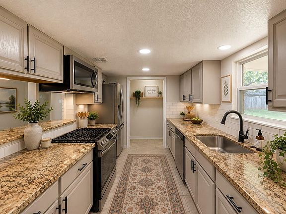 3rd image of 21043 Settlers Valley Dr