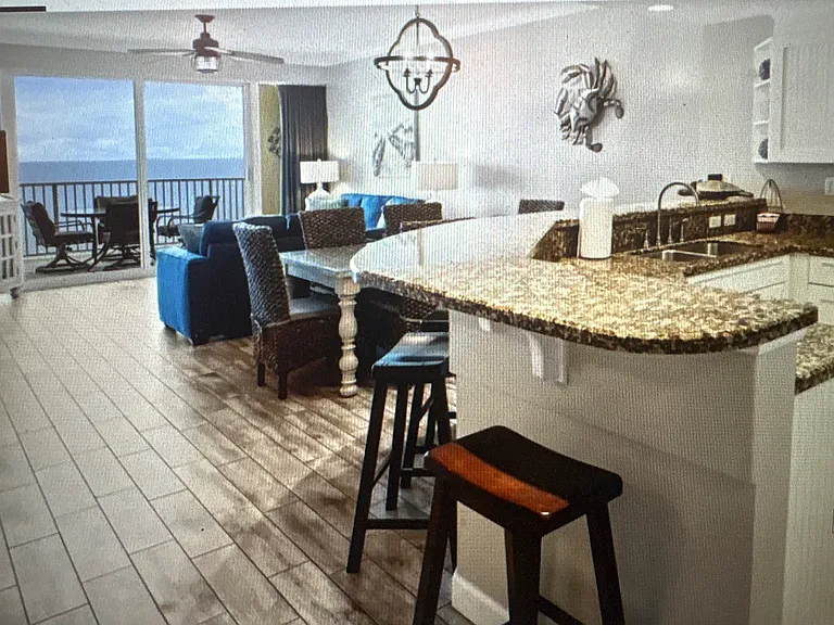 9450 Thomas Dr — Photo 3