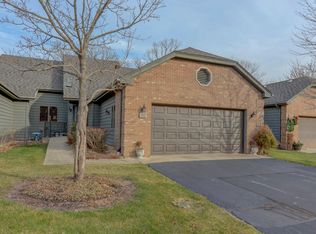 92 Village Woods Dr, Crete, IL 60417