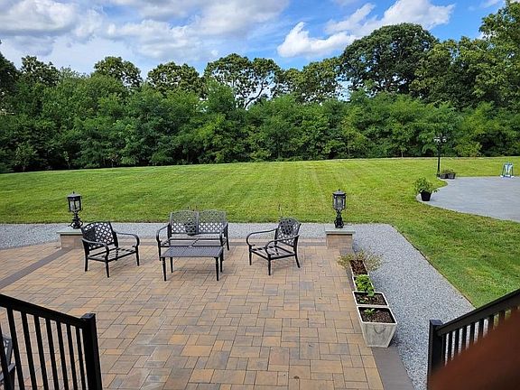 4th image of 9 Foxridge Cir