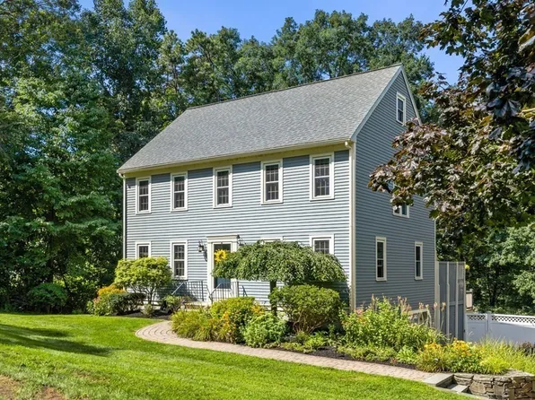 66 Bennett St, Hudson, MA 01749