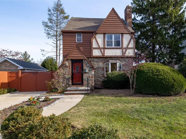 47-17 245th Street, Douglaston, NY 11362