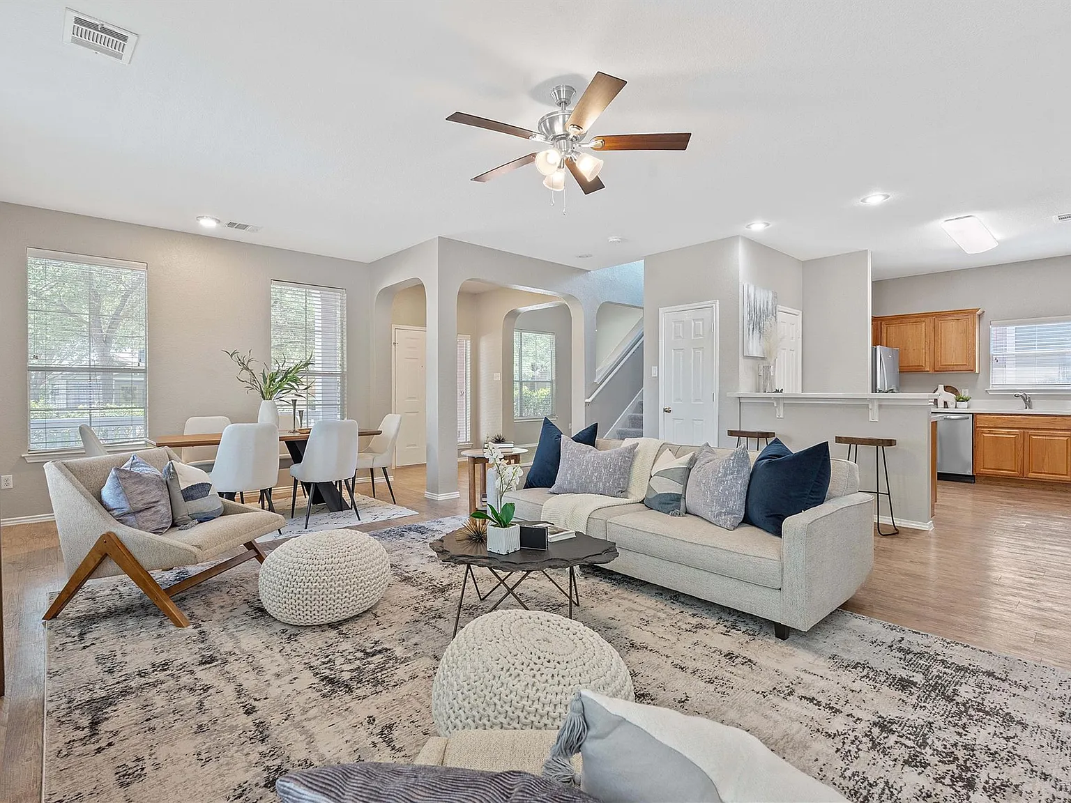 3 bed, 2.5 bath, 2080 sqft, $2,095 — Photo 2