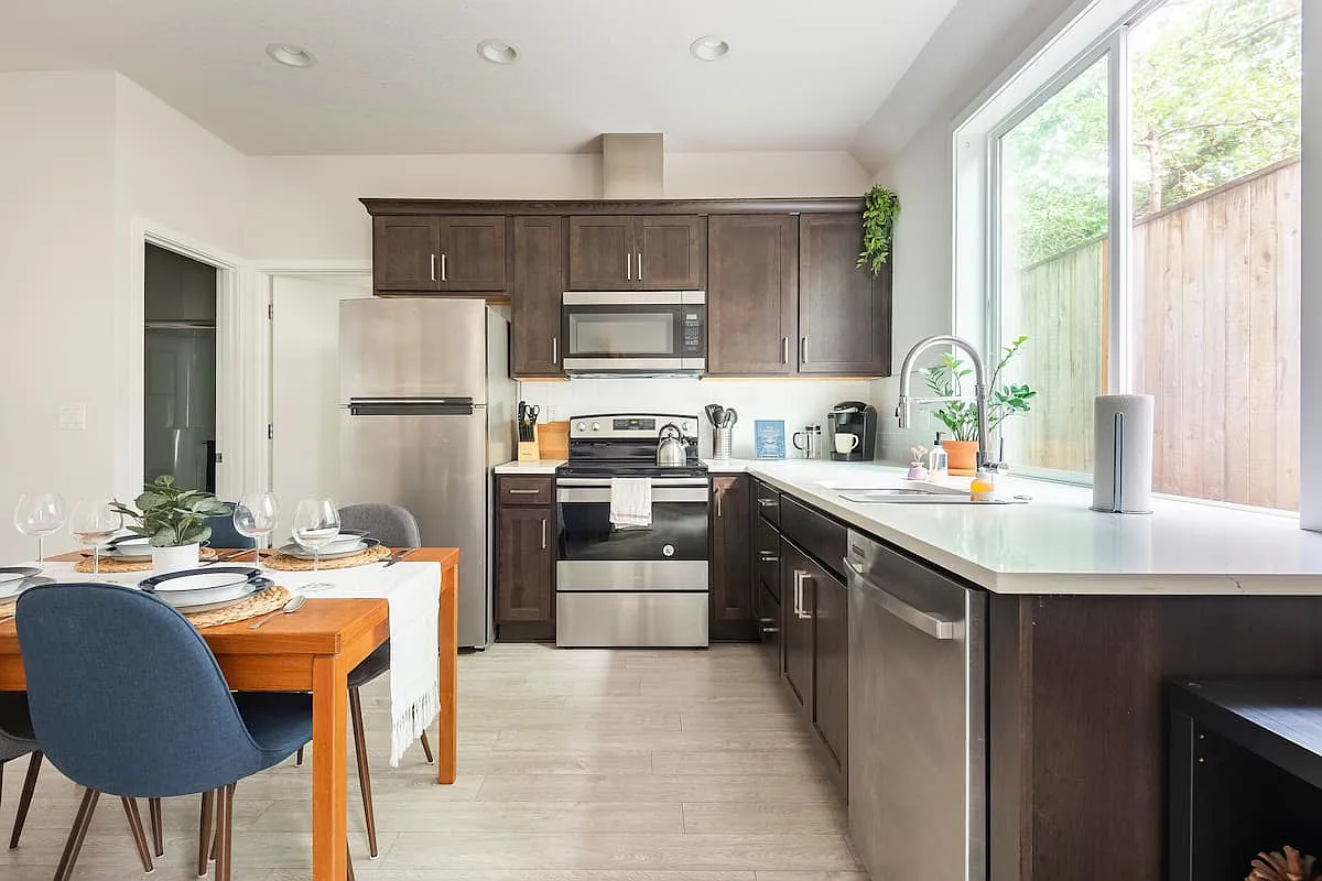 2 bed, 850 sqft, $2,475 — Photo 1