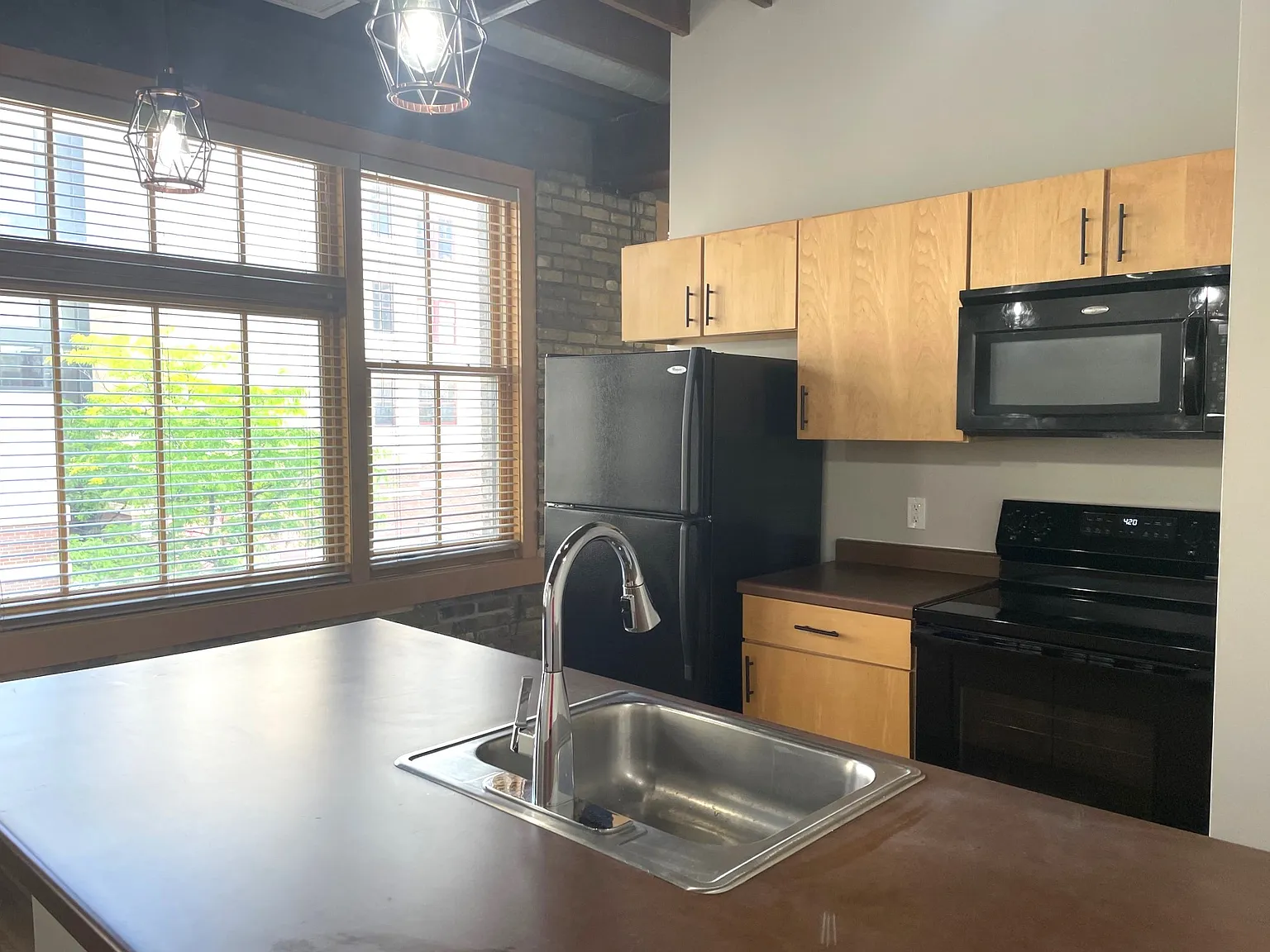 1 bed, 700 sqft, $995 — Photo 3