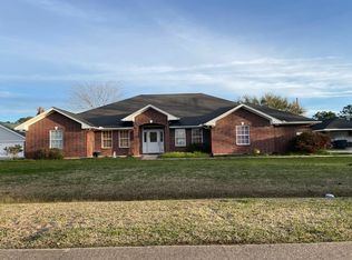 516 Meadowlark Ln, Winnie, TX 77665