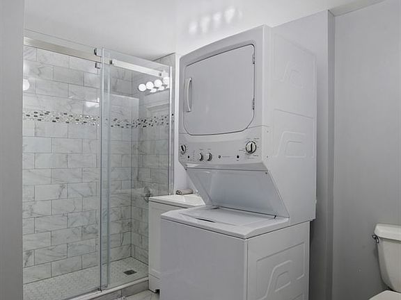 5th image of 246 E 112th St APT A