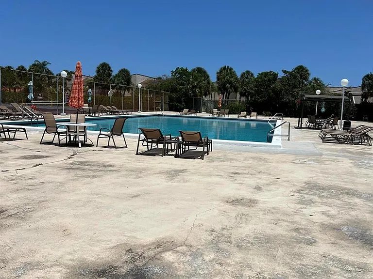 480 Executive Center Dr #2D — Photo 6