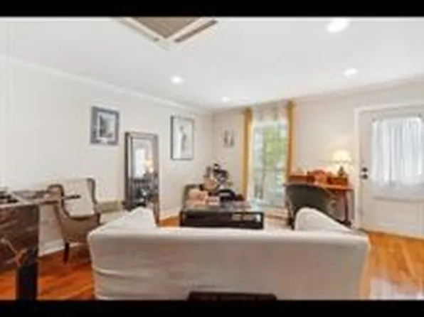 4910 Laurel St, New Orleans, LA 70115