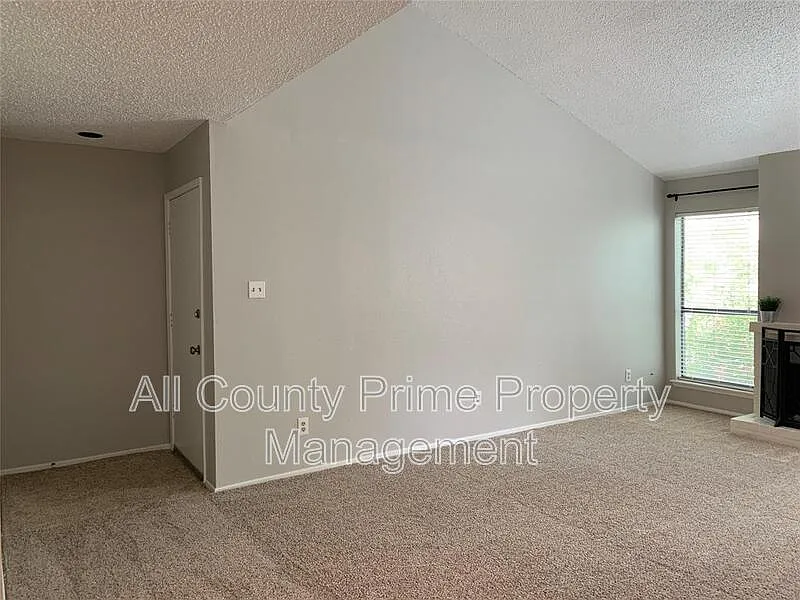 1 bed, 1.0 bath, 784 sqft, $950 — Photo 3