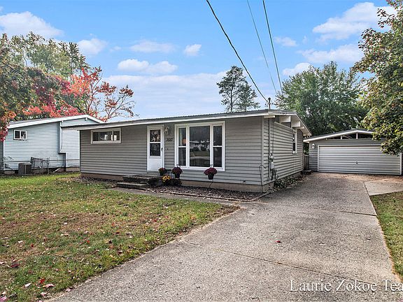 2nd image of 3683 Balsam Ave NE