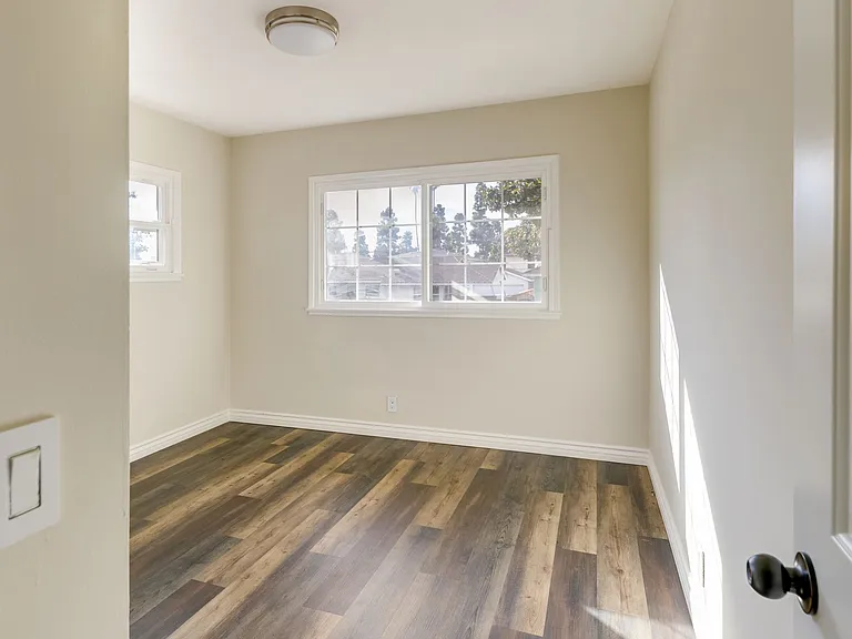 10608 S 8th Ave — Photo 26