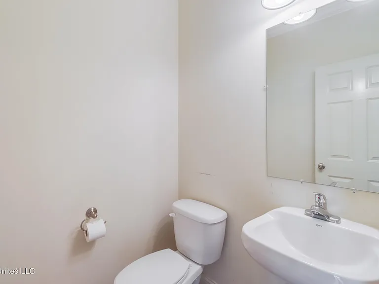 894 Jefferson Dr — Photo 9