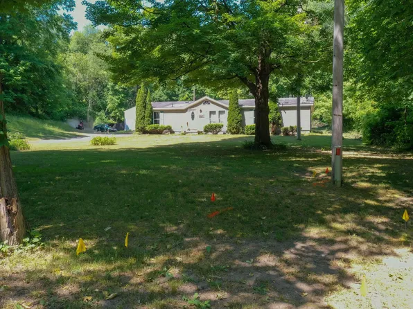 10501 N 16th St, Plainwell, MI 49080