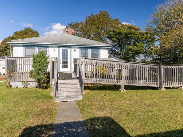 120 Parade St, Yarmouth, NS B5A 3B7