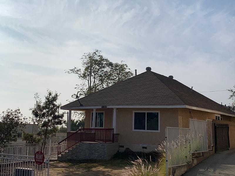 1st image of 965 Everett St