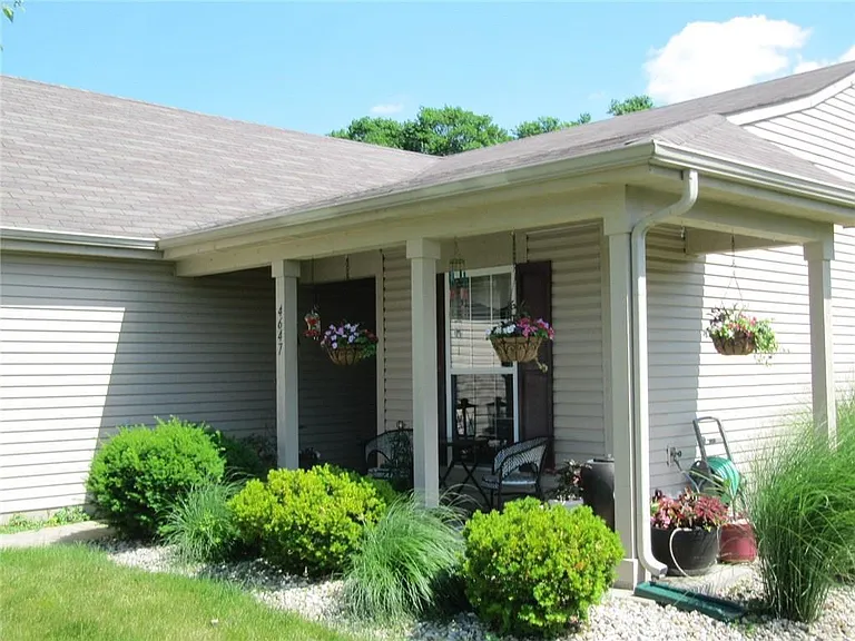 4647 Elkhorn Ct — Photo 2