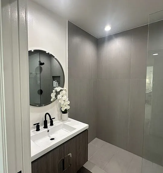 451 S Barrington Ave #202 — Photo 8
