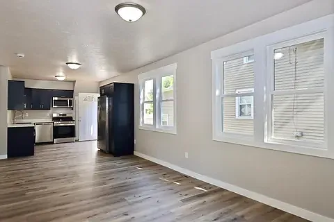 Building Photo - 31 S Hickory St #2