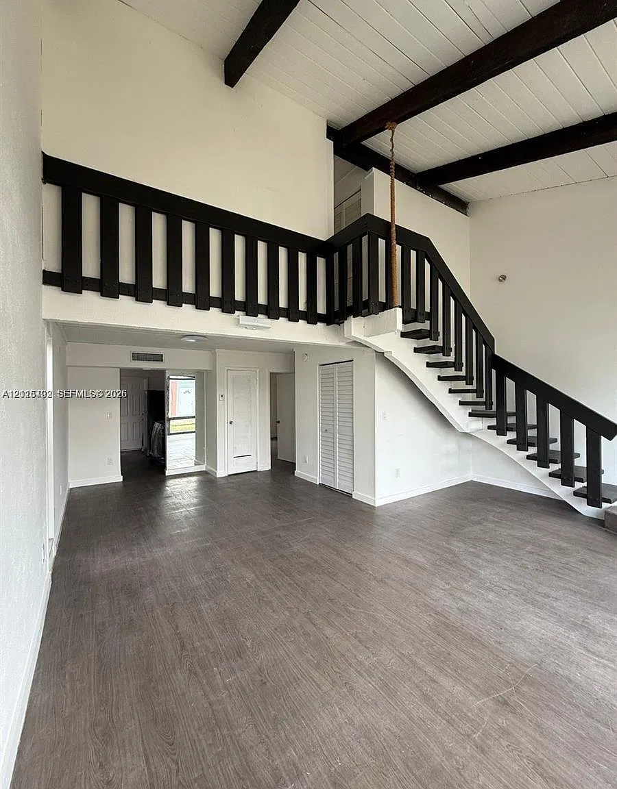 Gemini South Condo — Photo 3