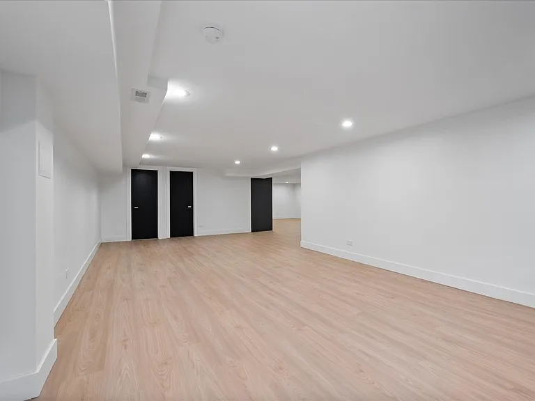 6600 N Kenton Ave — Photo 22