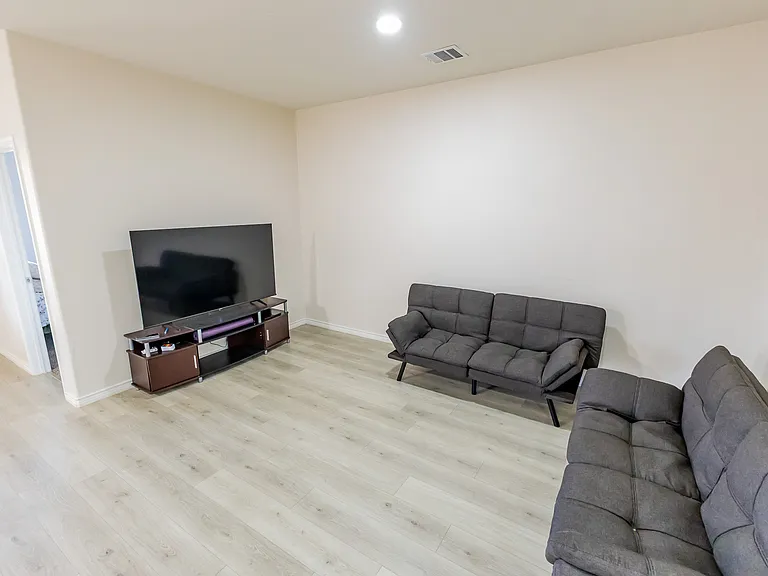 6321 Wales St — Photo 1