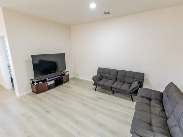 6321 Wales St, Aubrey, TX 76227