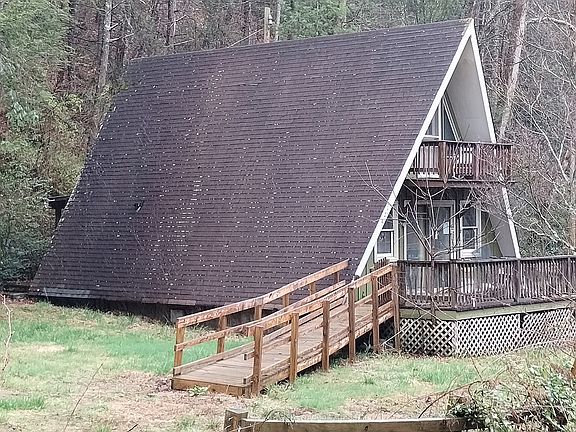 3rd image of 124 Pigeon Roost Rd