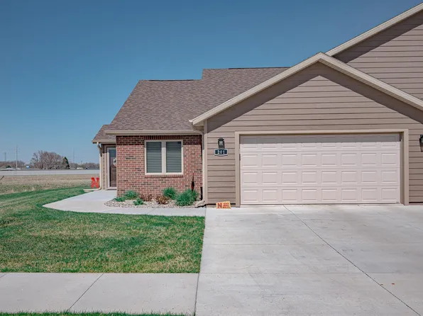 201 Prairie Bluff Dr, Sergeant Bluff, IA 51054