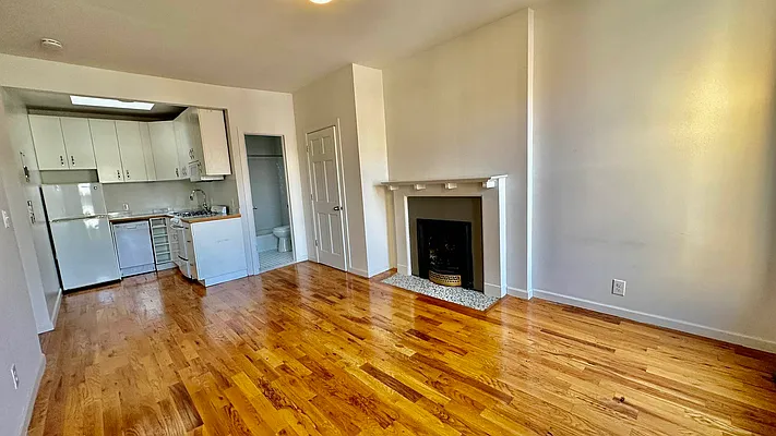 Rented by HOLTON REAL ESTATE INC. | media 12